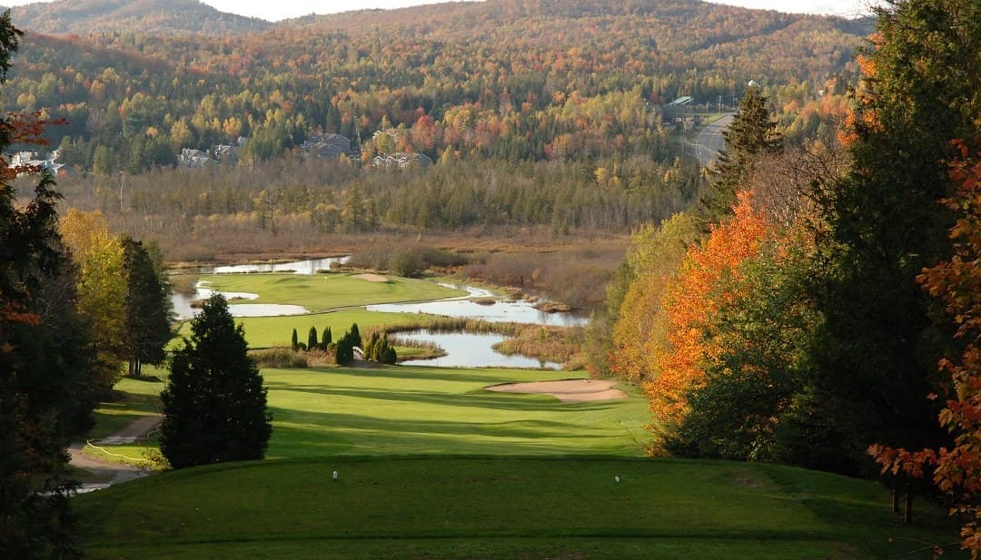 Vue du parcours de Golf Le Chantecler, à Sainte-Adele.